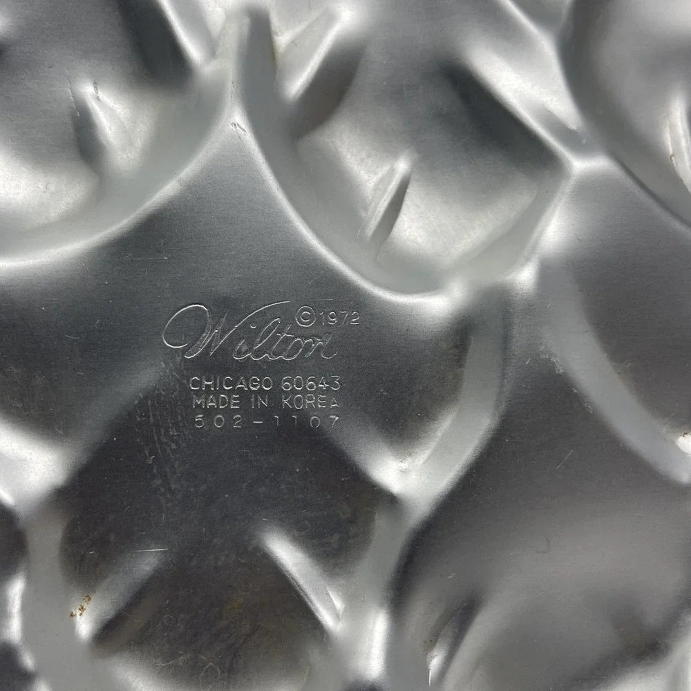 Lot Of 2 Wilton Cake Pans Christmas Tree And Santa Clause